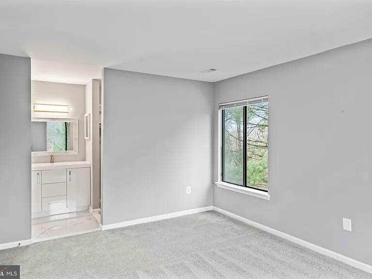 9553 Battery Heights Blvd #402 — Photo 33