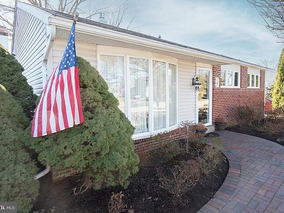 3rd image of 434 Houston Rd