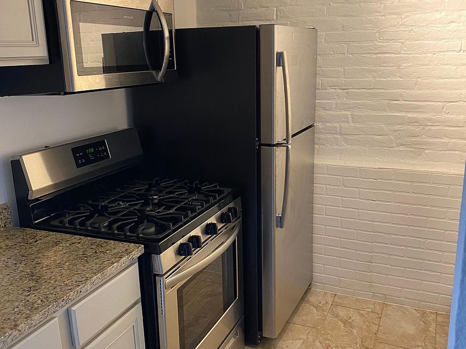 1st image of 408 Ira Ave #11