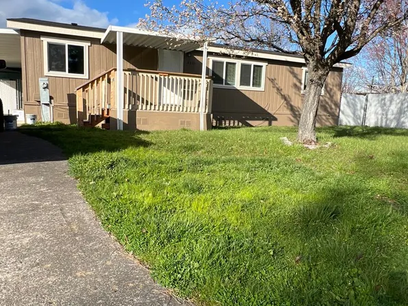 2641 Falcon St, White City, OR 97503