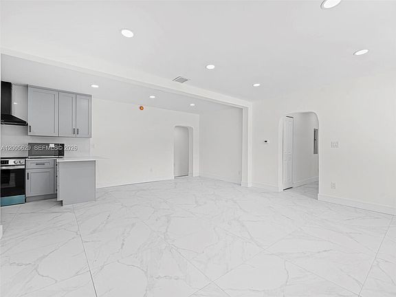 5th image of 340 Carolina Ave