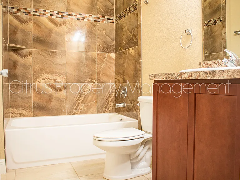 2419 S Shine Ave — Photo 11