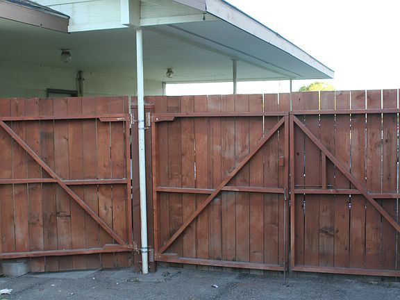 5th image of 715 Rainier Ave E