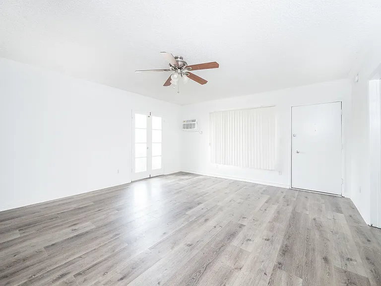 21736 Roscoe Blvd — Photo 16