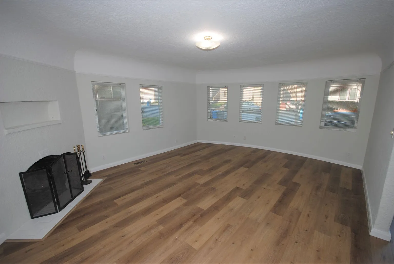 212 Linden Ave photo 1