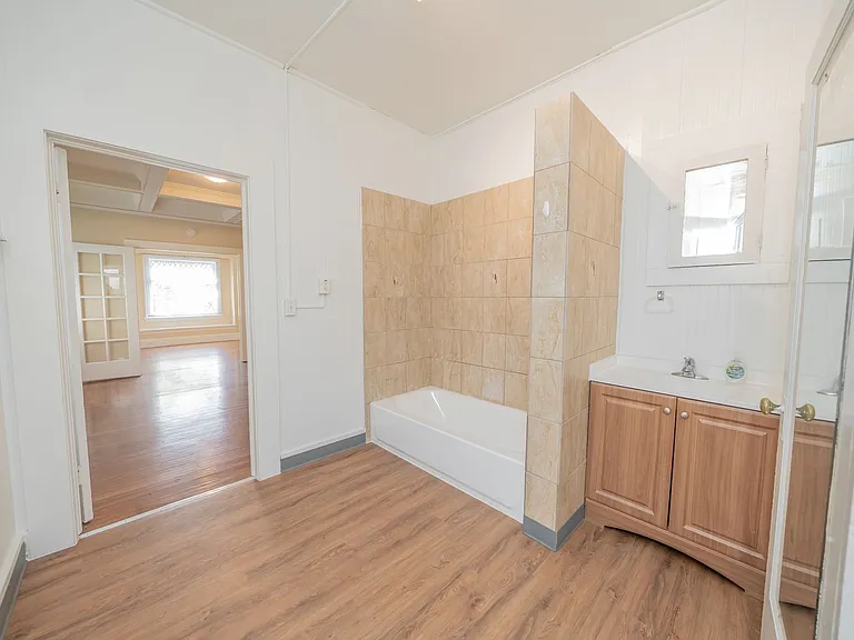 38 Glen Avenue — Photo 16