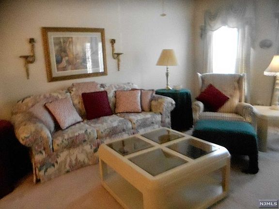 4th image of 315 Brittany Dr #315