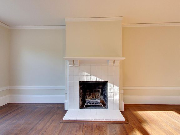 3rd image of 2041 Hyde St