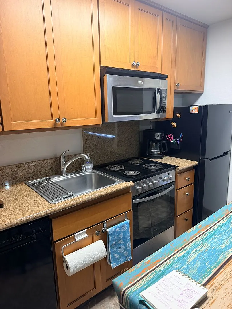 Furnished 1BR/1BA Off Alii Drive Sunset Views & Pool — Photo 4