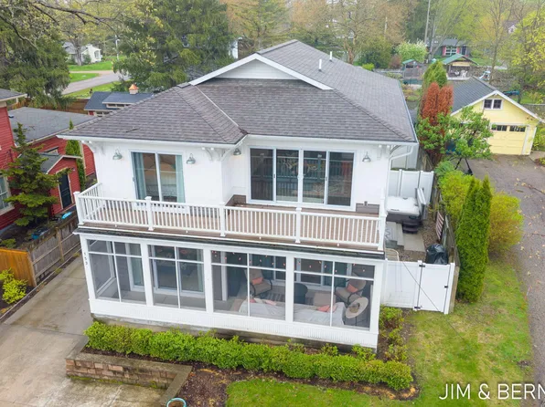 153 Elizabeth St, Saugatuck, MI 49453