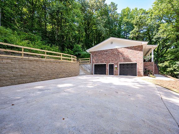 3rd image of 429 Bluebird Cir