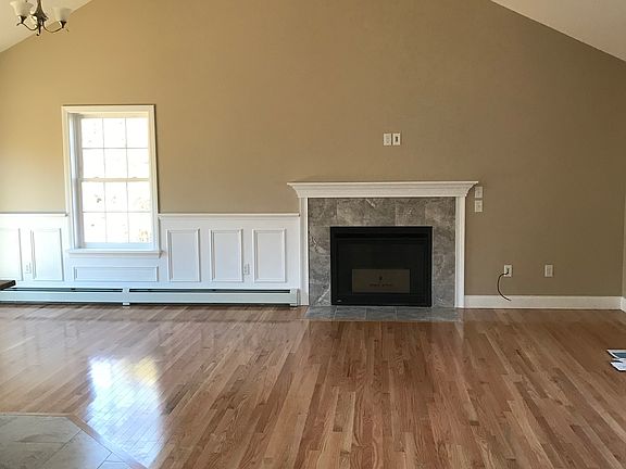 5th image of 132 Laurel Dr