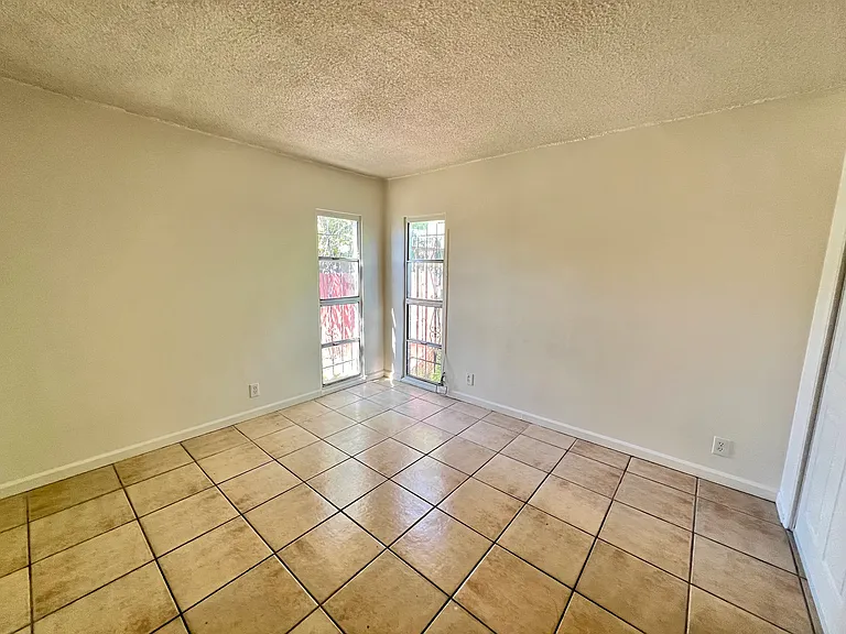 437 W Century Blvd #1 — Photo 9