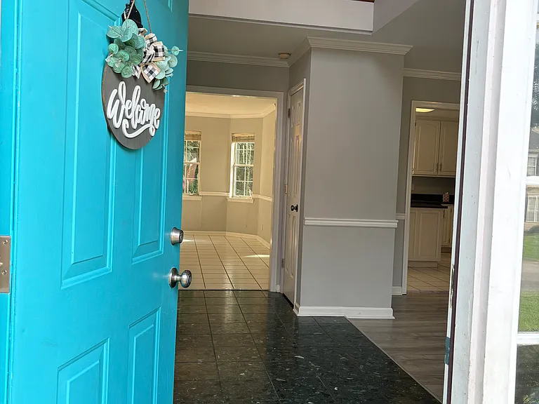722 Creek Dr — Photo 4