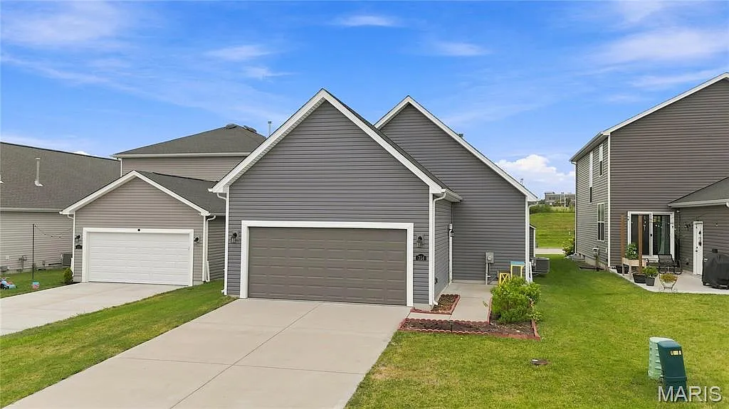 4 bed, 3.0 bath, 1930 sqft, $2,950 — Photo 2