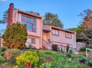 647 Woodcrest Dr, Springfield, OR 97477