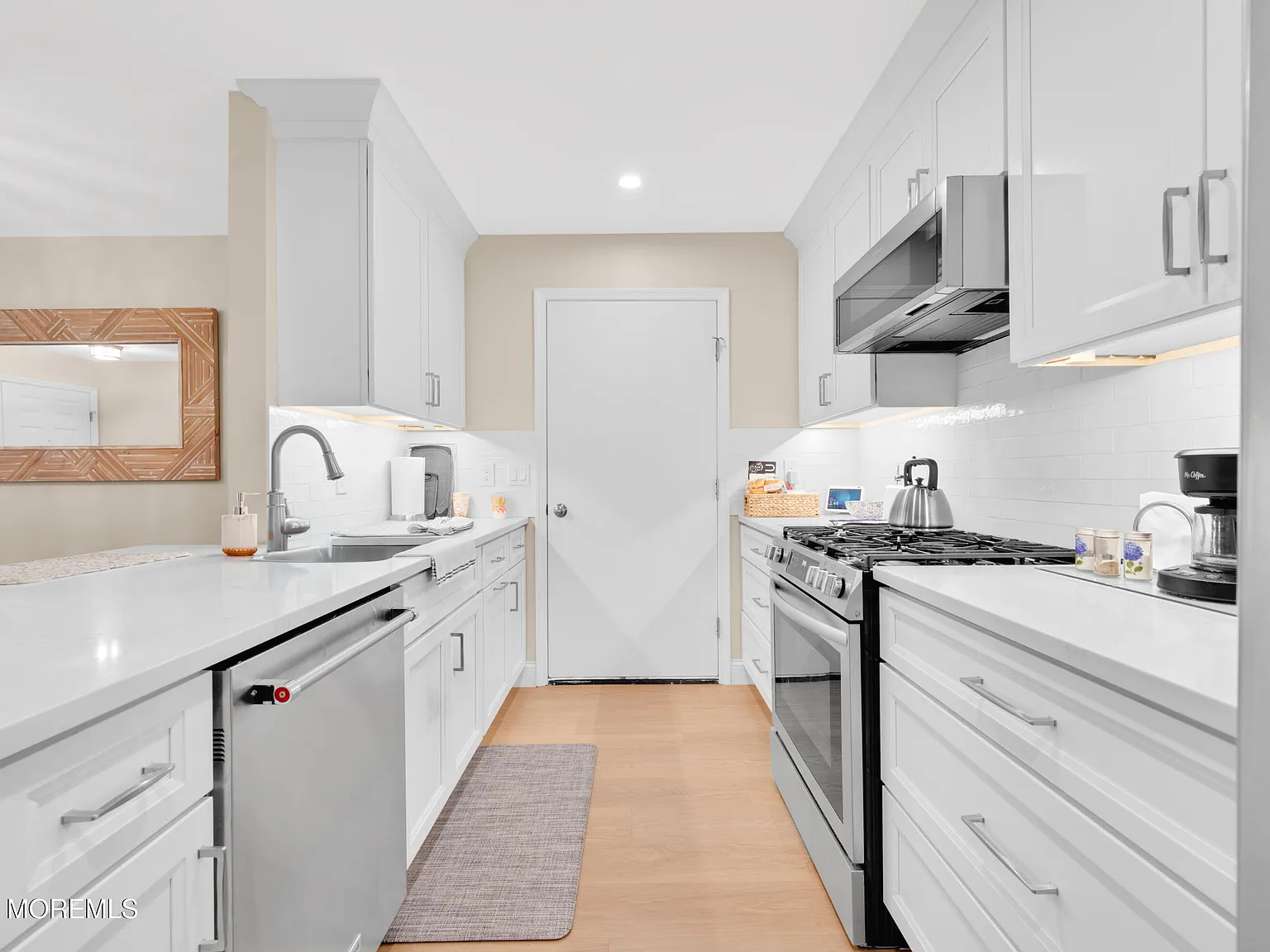 2 bed, 1143 sqft, $3,300 — Photo 2