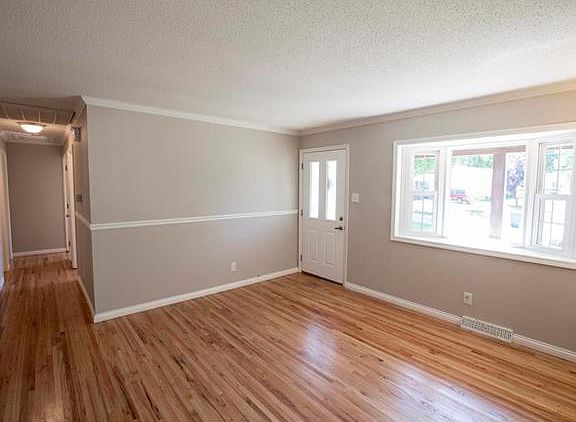 5th image of 12 Jane Ct
