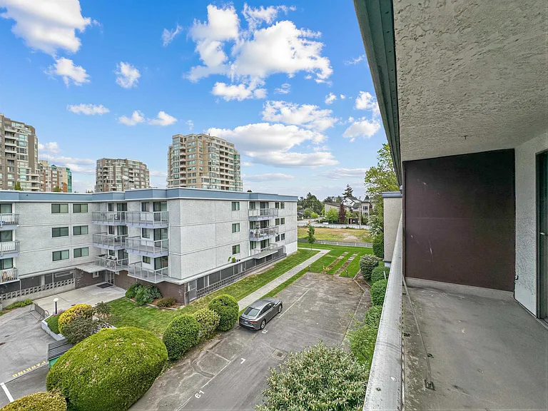 6380 Buswell St — Photo 14