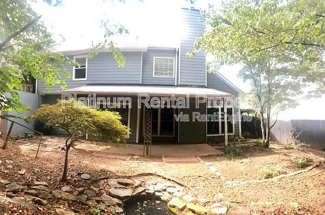 3 bed, 2.5 bath, 2032 sqft, $1,795 — Photo 2