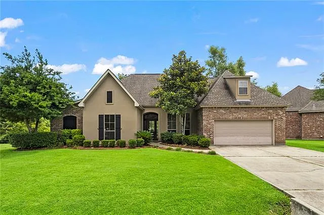 3 bed, 2.5 bath, 2262 sqft, $2,800 — Photo 1
