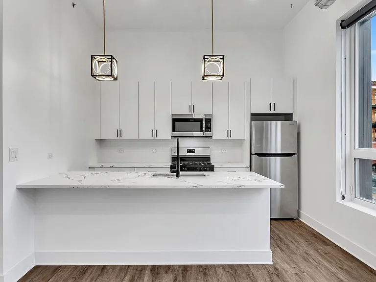 4731 N Western Ave #211 — Photo 2