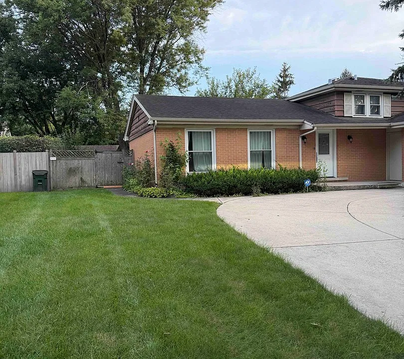 3927 Crestwood Dr