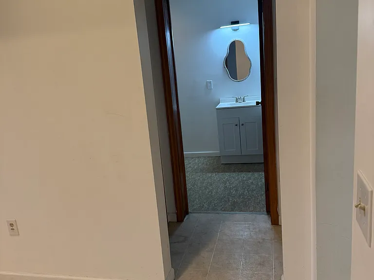 417 Mortimer St — Photo 17