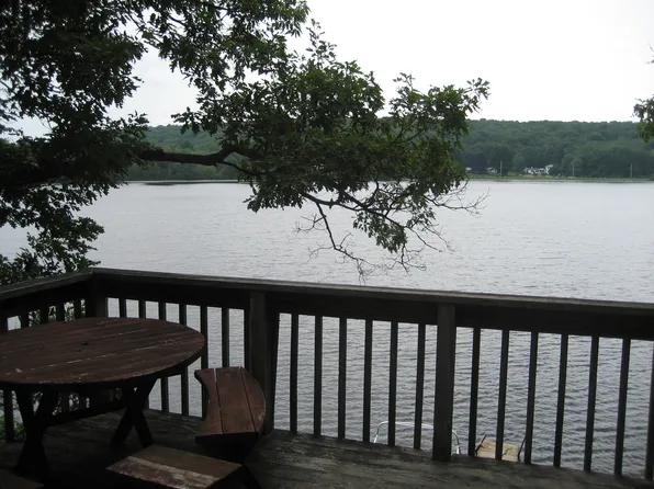 73 Cubles Dr, Brimfield, MA 01010
