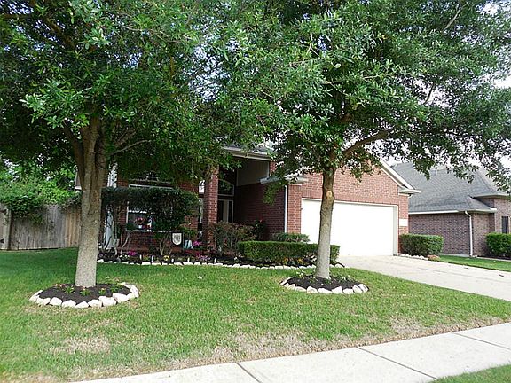Closer view of the front of this well maintained house