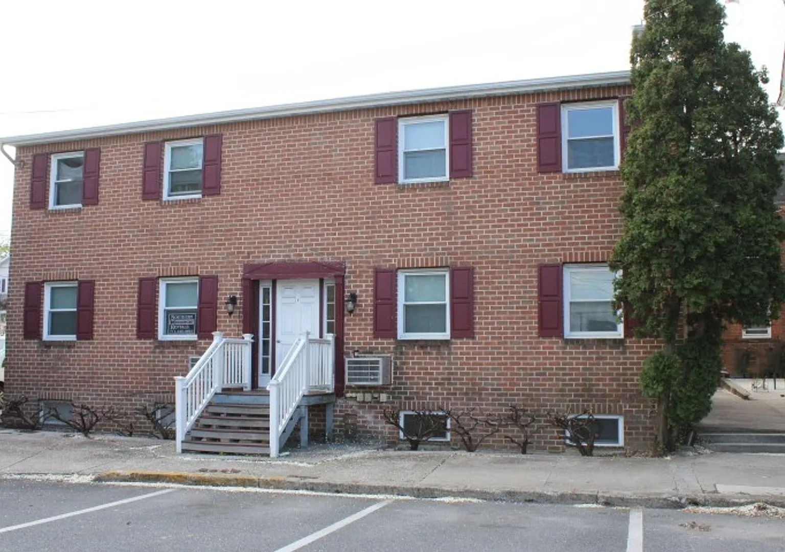 New Renovated One Bedroom Apartment — Photo 1