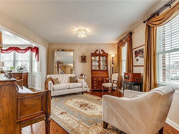3rd image of 8013 Jordan Ct