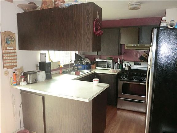 3rd image of 381 Knottingham Dr