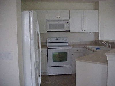 3rd image of 1518 SW 50th St APT 201