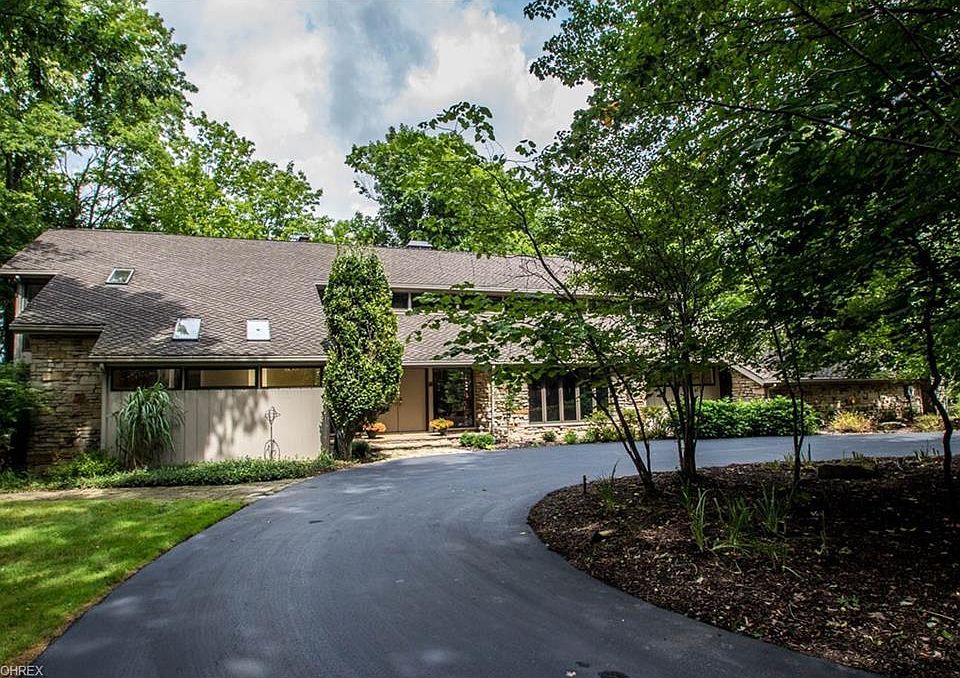 1st image of 3 Laurel Hill Ln