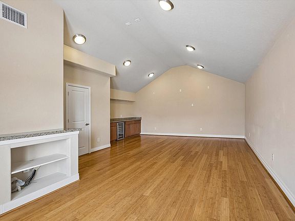 4th image of 1630 Cohn St