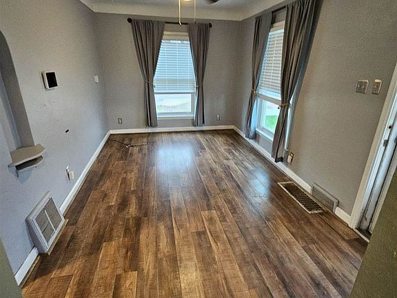 4th image of 359 15th Ave SW