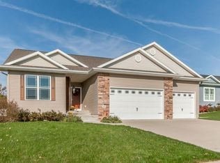 451 Oak Park Cir, Marion, IA 52302