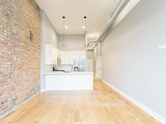 4th image of 1464 W Webster Ave #203