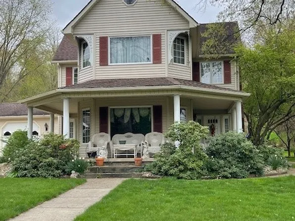 321 N College St, Newcomerstown, OH 43832