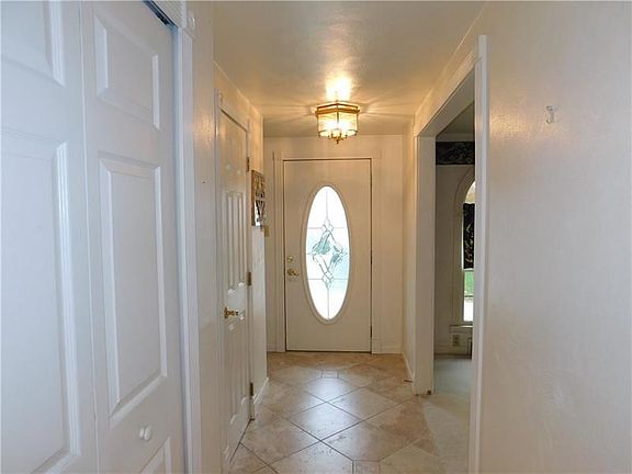 3rd image of 1 Penn Hills Dr