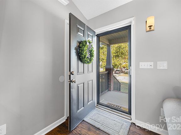 3rd image of 4073 Canvas Ave