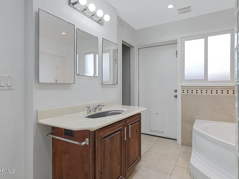 1627 E Fremont Dr — Photo 33