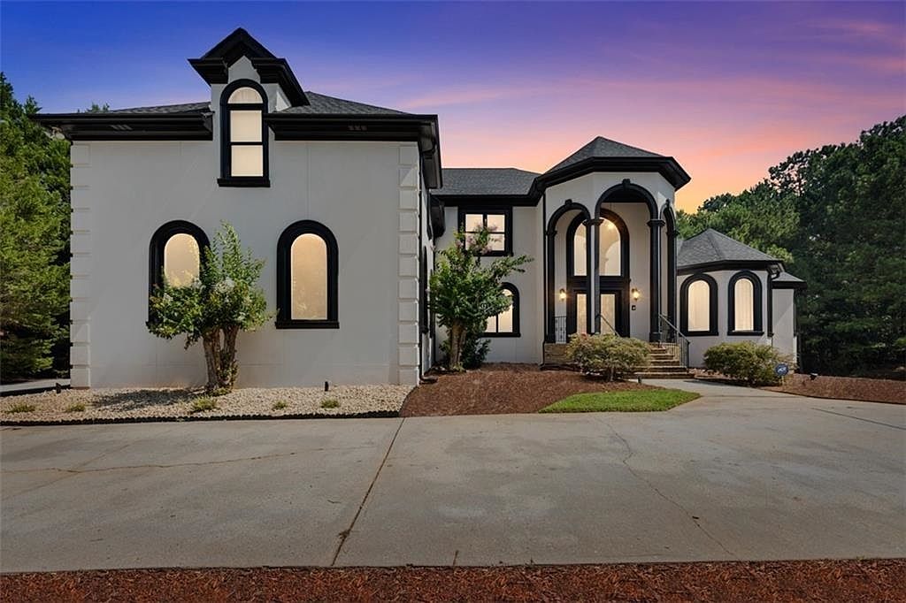 211 Eagles Landing Way