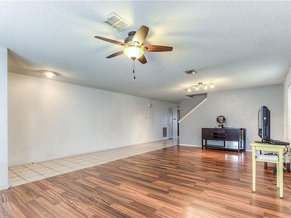 3rd image of 6127 De Lollis Dr