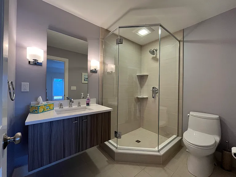 En suite first floor bathroom