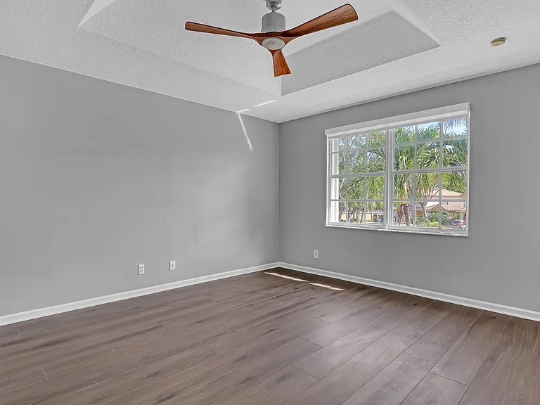 3464 Commodore Ct — Photo 34