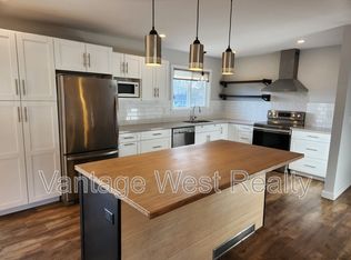 1735 Smithson Dr, Kelowna, BC V1Y4E4