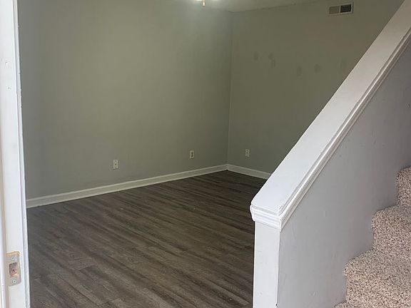 3rd image of 402 Peek Dr APT 3