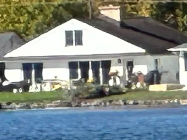 7488 N Indian Lake Dr, Scotts, MI 49088